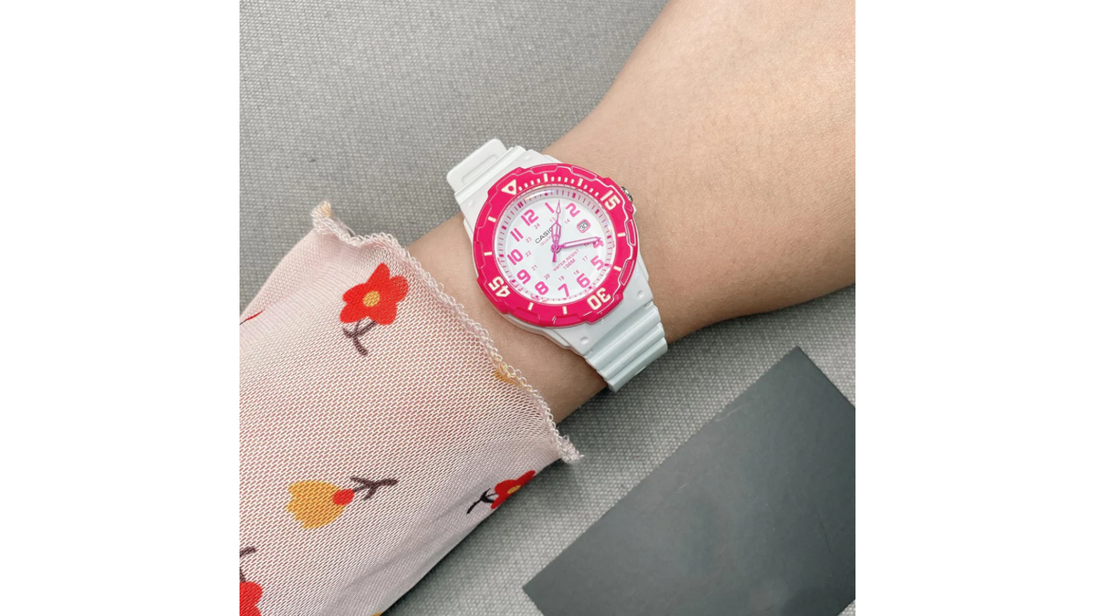 Reloj Casio LRW - 200H - 4B Plástico de Mujer