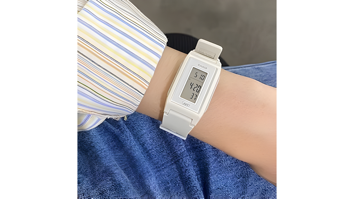 Reloj Casio LF - 10WH - 8D Plástico de Mujer