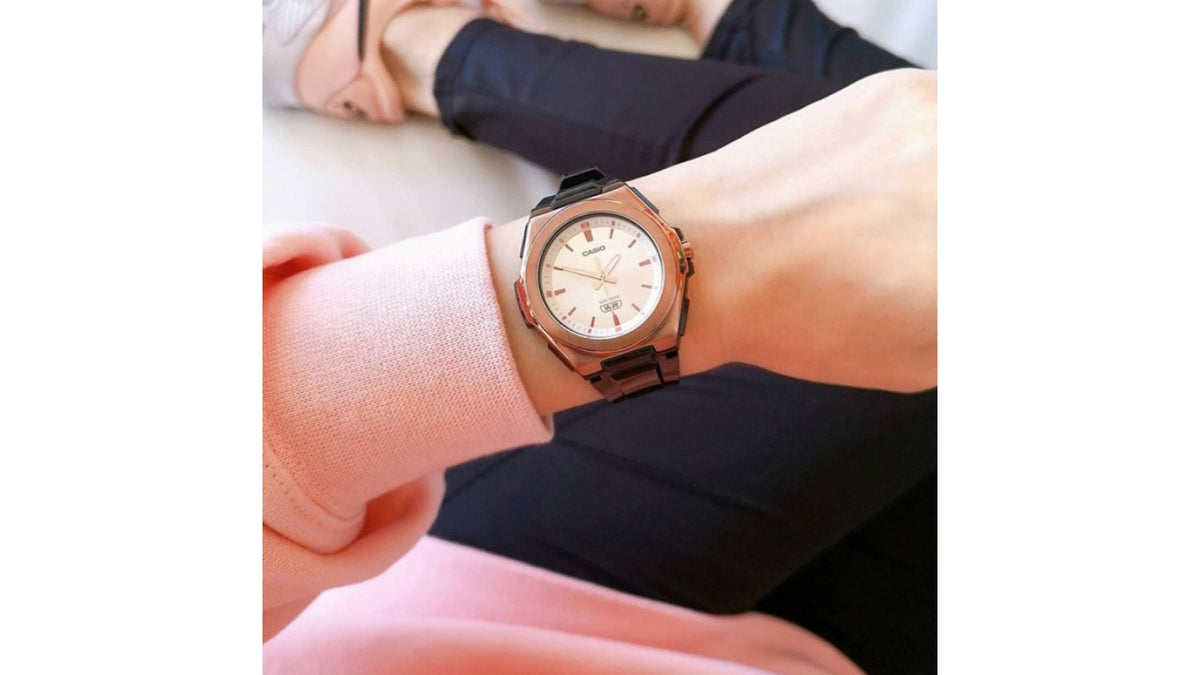 Reloj Casio LWA - 300HRG - 5E Plástico de Mujer