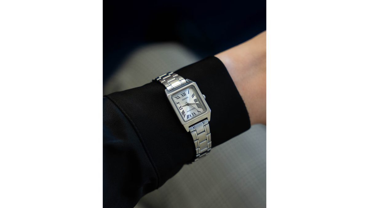 Reloj Casio LTP - V007D - 7BUDF Metálico de Mujer